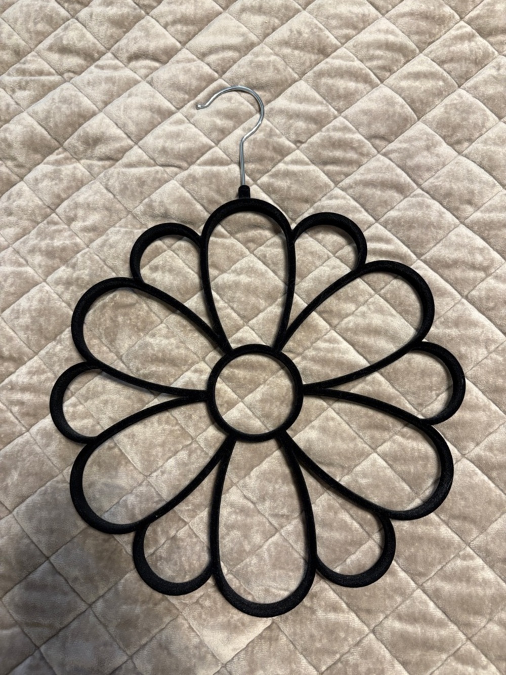 Flower-Shaped Velvet Scarf & Accessory Hanger - Black